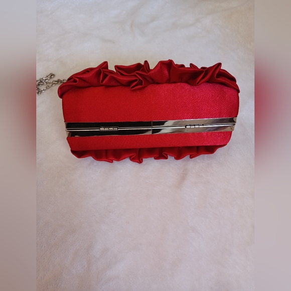 Expressions NYC red clutch - Picture 3 of 8